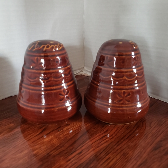 Vintage Marquest Daisy & Dot Ceramic Salt & Pepper Shakers - Picture 6 of 7